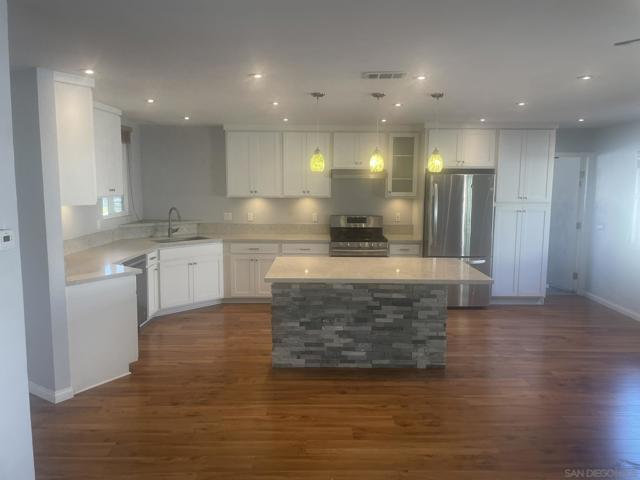 4043 Mira Costa St., Oceanside CA: https://media.crmls.org/mediaz/4e292741-31b9-46eb-92c0-5c0734f5a5e1.jpg