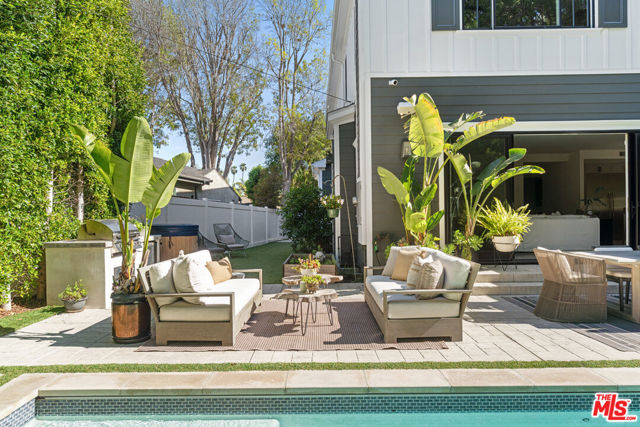 Image 33 of 39 For 11813 Woodbine Avenue