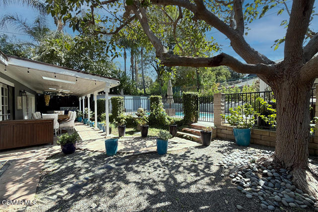 4748 Conejo Avenue, Woodland Hills CA: https://media.crmls.org/mediaz/4e29ad95-8908-4d60-823d-a5b211bffeb7.jpg