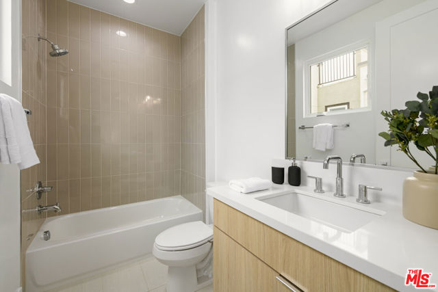 1248 Lodi Place, Los Angeles CA: https://media.crmls.org/mediaz/4e29f256-2dd0-4e25-99fa-67eec1fcd981.jpg