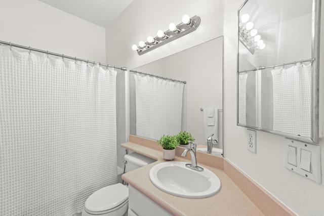 Detail Gallery Image 22 of 38 For 6084 Citracado Cir, Carlsbad,  CA 92009 - 3 Beds | 2/1 Baths