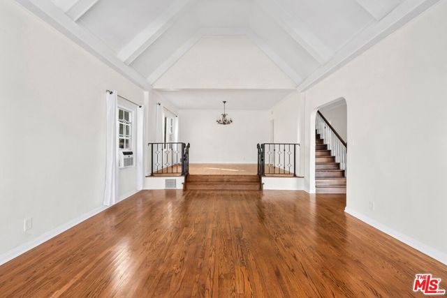 2941 Motor Avenue, Los Angeles CA: https://media.crmls.org/mediaz/4e2aba51-7838-491b-a166-d414fddbf5f9.jpg