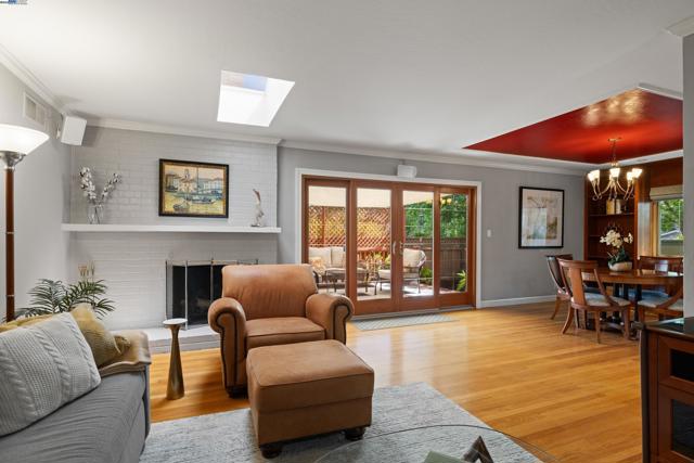 4457 LINDA WAY, Pleasanton CA: https://media.crmls.org/mediaz/4e2b3283-e3f1-4fe4-bff1-a96001a72c77.jpg