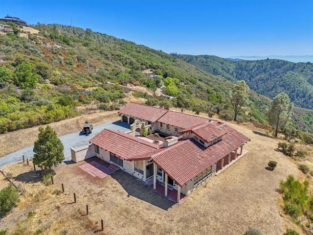 16420 Soda Springs Road, Los Gatos CA: https://media.crmls.org/mediaz/4e2b3ace-6590-444d-95a9-7910eb3b630d.jpg