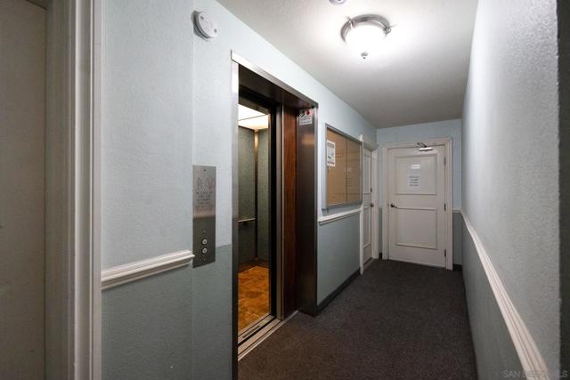 4860 Rolando Ct, San Diego CA: https://media.crmls.org/mediaz/4e2b5ab6-4b7c-4e35-b351-f58539c9c096.jpg