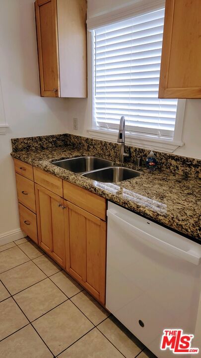 309 Broadway Street, Venice CA: https://media.crmls.org/mediaz/4e2b8391-dc77-4d8e-9340-0a428c3fdd67.jpg