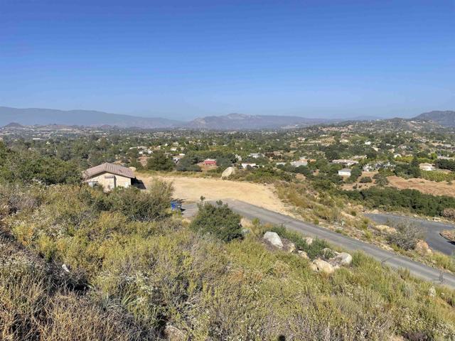 12478 Hillpoint Court, Valley Center CA: https://media.crmls.org/mediaz/4e2be1db-28fa-4ce8-b1ff-e974fea7b13b.jpg