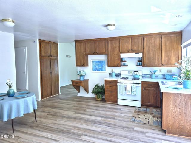 386 Otono Court, Camarillo CA: https://media.crmls.org/mediaz/4e2be4ee-0362-49d9-a434-4b93d5c97fbe.jpg