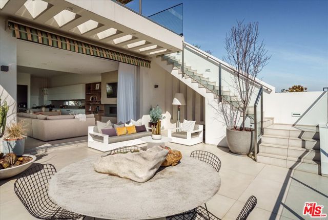 3042 Landa Street, Los Angeles CA: https://media.crmls.org/mediaz/4e2cb423-dc4a-4f7b-8b81-f0ffd0097ef0.jpg