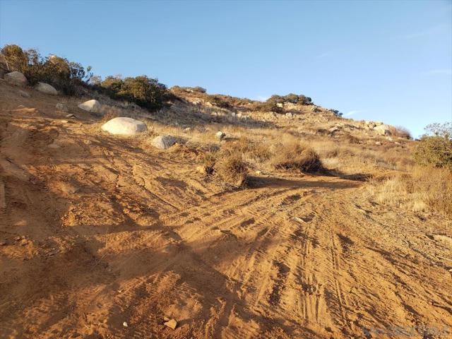 10270 Riverford Rd, Lakeside CA: https://media.crmls.org/mediaz/4e2cbcfa-b9fb-466c-b944-78ab0efa5ca9.jpg