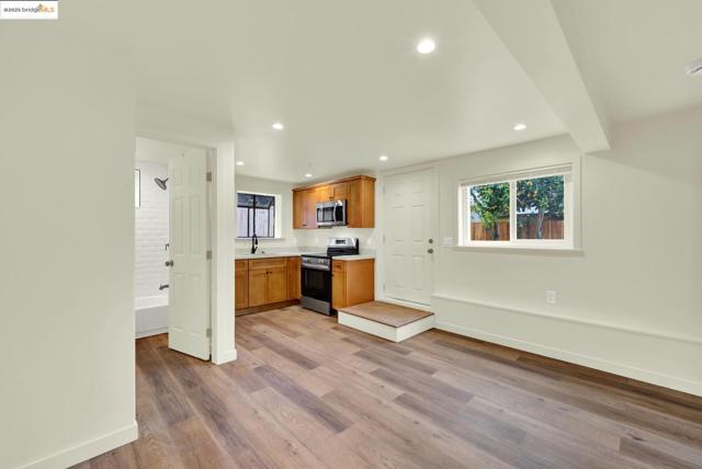 971 34Th St, Richmond CA: https://media.crmls.org/mediaz/4e2cd9db-adb8-4b6f-8c3b-7654db05407e.jpg