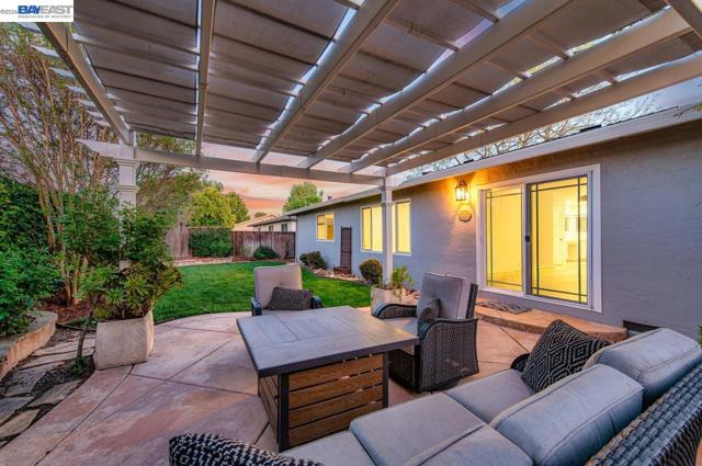 4127 Alvarado St, Pleasanton CA: https://media.crmls.org/mediaz/4e2d7892-2440-40b6-8cf8-21933ff6a7bc.jpg