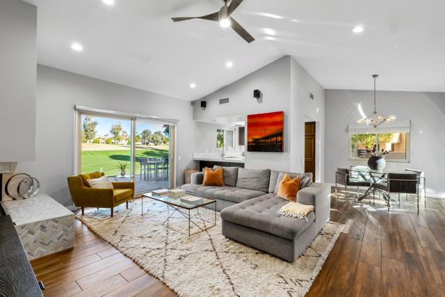 35 Mission Court Court, Rancho Mirage CA: https://media.crmls.org/mediaz/4e2e91d4-92df-4612-8ba1-176607b59aca.jpg