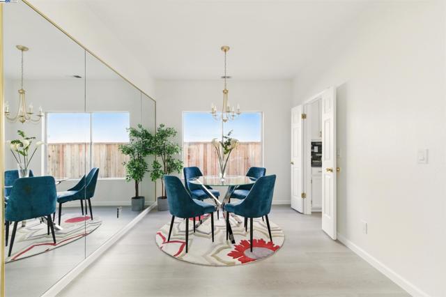 33243 Sunriver Cmn, Fremont CA: https://media.crmls.org/mediaz/4e2ea833-bcd6-498a-83c6-18a56eaaf696.jpg