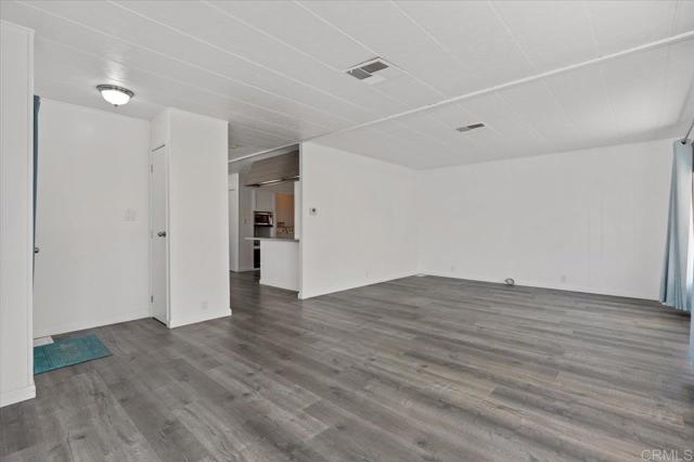 Detail Gallery Image 6 of 28 For 718 Sycamore Ave #109,  Vista,  CA 92083 - 2 Beds | 2 Baths