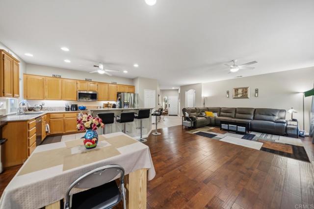 Detail Gallery Image 6 of 49 For 3146 Willow Tree Ln, Escondido,  CA 92027 - 3 Beds | 2 Baths