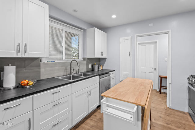 1818 New York Drive, Altadena CA: https://media.crmls.org/mediaz/4e2f2439-196e-4487-a785-259d312c0347.jpg