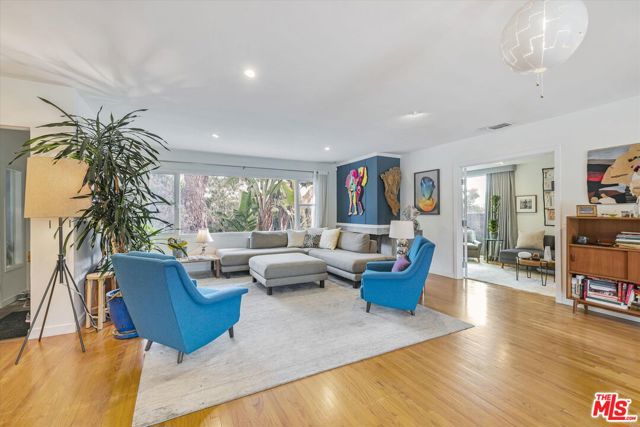 2316 Laurelmont Place, Los Angeles CA: https://media.crmls.org/mediaz/4e2fb2cc-89c2-4135-a760-7896d391fabf.jpg