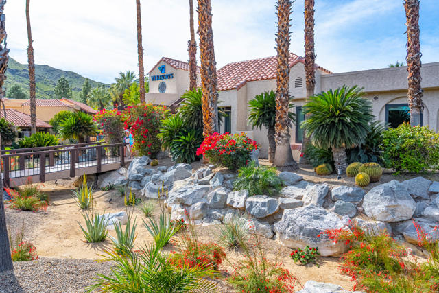 2345 S Cherokee Way, Palm Springs CA: https://media.crmls.org/mediaz/4e305235-1820-4e53-91dc-cacc9a76ac50.jpg