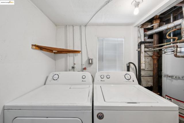 3116 Harrison St, Oakland CA: https://media.crmls.org/mediaz/4e308af5-a3ba-4d97-a7f7-512d6ba80177.jpg