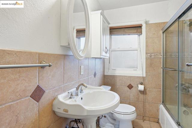 4116 Kentwood Ct, Oakland CA: https://media.crmls.org/mediaz/4e309411-5bb4-4a21-8340-9e167e30ebe4.jpg