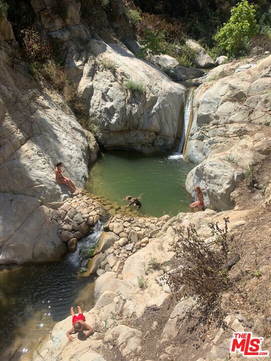 1915 Monte Alegre Drive, Carpinteria CA: https://media.crmls.org/mediaz/4e30d230-eb50-46a8-954a-da7bc3bcdfef.jpg