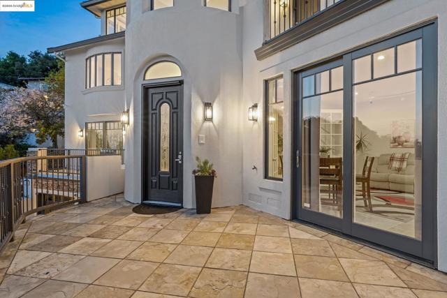 1580 Regency Ct, El Cerrito CA: https://media.crmls.org/mediaz/4e310c09-261a-4958-a851-f948888027cd.jpg
