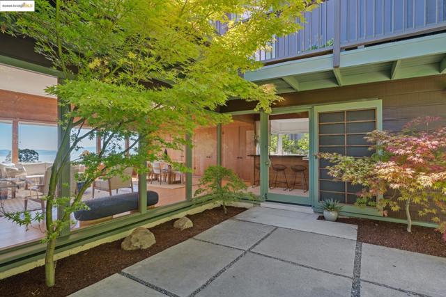 1069 Miller Ave, Berkeley CA: https://media.crmls.org/mediaz/4e3159c7-338a-45ba-bf13-233d3215e0b1.jpg