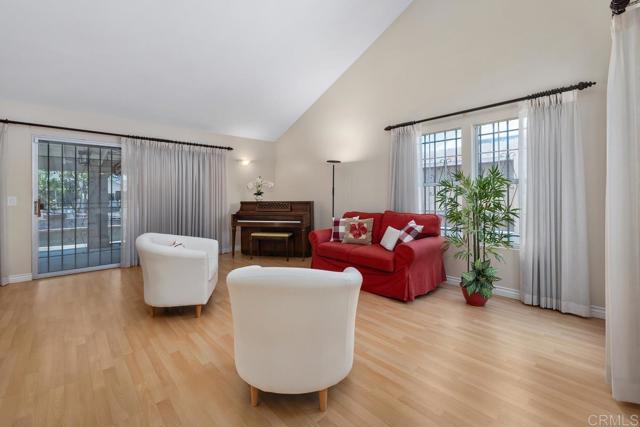 Detail Gallery Image 5 of 29 For 7826 Hemphill Dr, San Diego,  CA 92126 - 5 Beds | 2/1 Baths