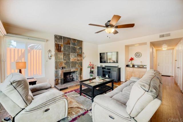 Detail Gallery Image 14 of 55 For 9068 Ellingham St, San Diego,  CA 92129 - 4 Beds | 3 Baths