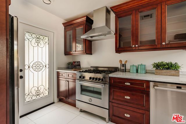 5966 Airdrome Street, Los Angeles CA: https://media.crmls.org/mediaz/4e32de35-cd98-4385-a159-c61aee54b562.jpg