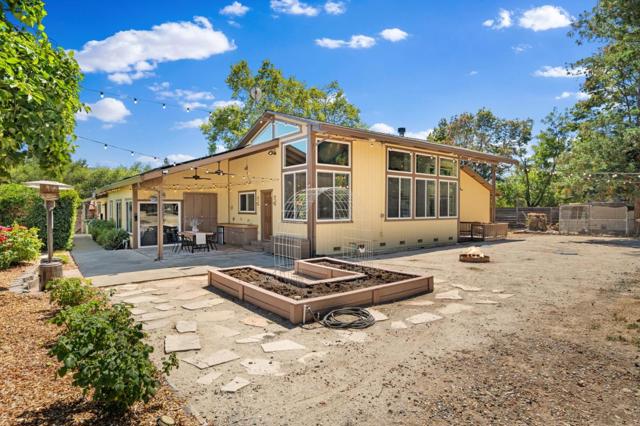 9430 Burchell Road, Gilroy CA: https://media.crmls.org/mediaz/4e339434-8c43-49b1-89d1-91624f43552e.jpg