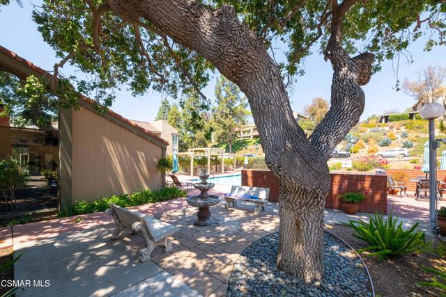 460 Arbor Lane Court, Thousand Oaks CA: https://media.crmls.org/mediaz/4e33e37a-5548-4d30-a423-2a5b655e8861.jpg