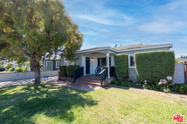 6460 W 84th Street, Los Angeles CA: https://media.crmls.org/mediaz/4e341a66-76f1-46c7-8fb6-f476ebb33a01.jpg