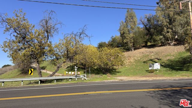 1 N Topanga Canyon Boulevard, Woodland Hills CA: https://media.crmls.org/mediaz/4e3439bc-00b9-4aba-9992-c9cbf06261c6.jpg