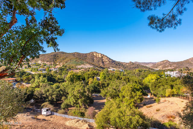 356 E Carlisle Road, Thousand Oaks CA: https://media.crmls.org/mediaz/4e3439f6-e60a-40c7-88ce-24dce3f29918.jpg