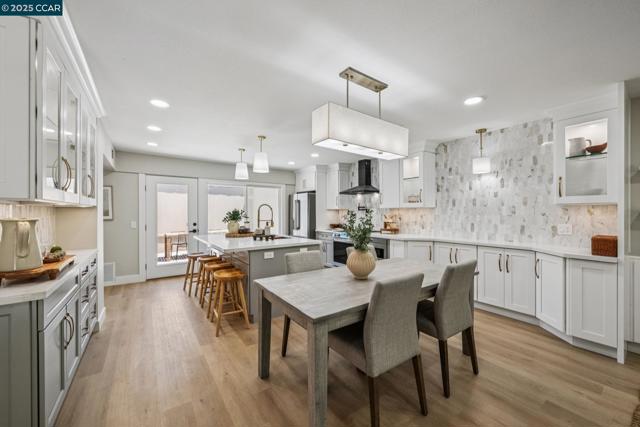 1736 Golden Rain Rd, Walnut Creek CA: https://media.crmls.org/mediaz/4e34968d-242c-4b3b-b6a0-12a07ee72b42.jpg