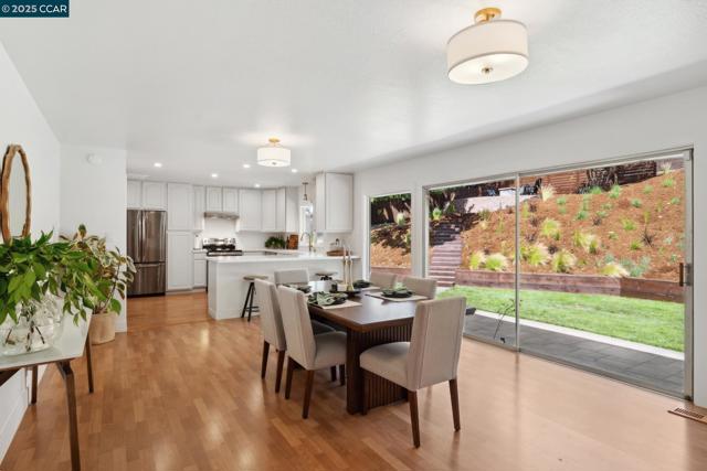 3739 Northridge Dr, Concord CA: https://media.crmls.org/mediaz/4e34a033-59a4-4f70-aeed-958de4dd8fd3.jpg