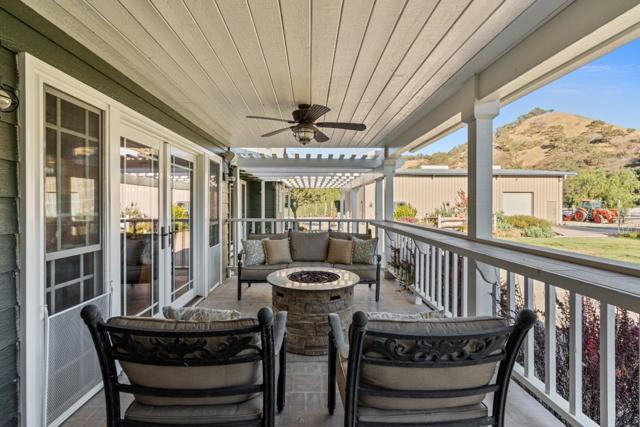 6840 Southside Road, Hollister CA: https://media.crmls.org/mediaz/4e36bb70-bf07-4ebc-afcb-d4dc407f33c8.jpg