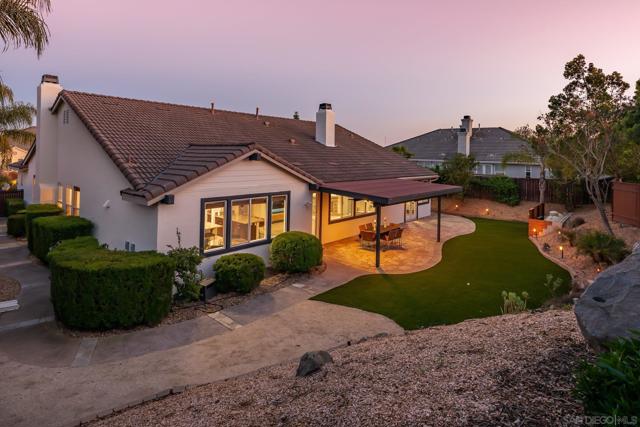 10528 Pinion Trl, Escondido CA: https://media.crmls.org/mediaz/4e36ed0b-1f3c-43d0-bbfe-4deda8275762.jpg