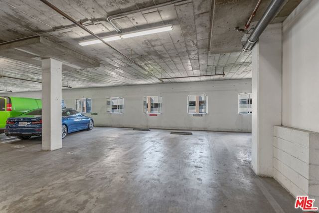 645 W 9th Street, Los Angeles CA: https://media.crmls.org/mediaz/4e379b6c-2765-45ea-a7e4-2de8407800d7.jpg