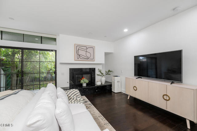 Detail Gallery Image 23 of 32 For 235 S Reeves Dr #104,  Beverly Hills,  CA 90212 - 2 Beds | 2/1 Baths
