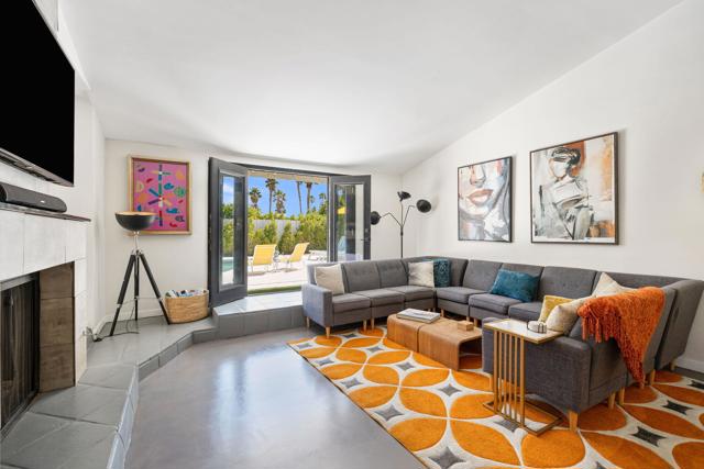 1862 N Nogales Way, Palm Springs CA: https://media.crmls.org/mediaz/4e3907b9-0f00-4eae-ae35-a6807ca2461d.jpg