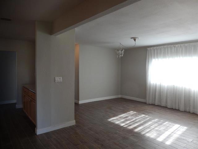 1579 Michigan Avenue,  CA: https://media.crmls.org/mediaz/4e390f9b-eebd-435d-8f89-d0519aa3c345.jpg