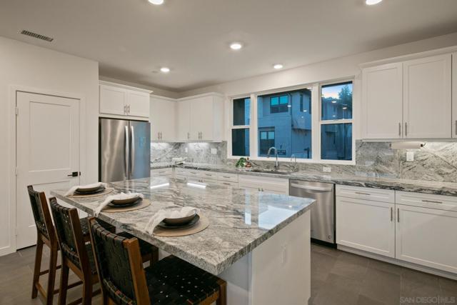 2779 VIA ALTA PL, San Diego CA: https://media.crmls.org/mediaz/4e3947bb-48b0-43e6-af9b-158e82ab1b6e.jpg
