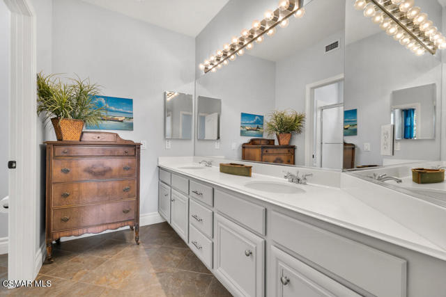1826 Crystal View Circle, Newbury Park CA: https://media.crmls.org/mediaz/4e39ac16-cc9d-4c83-823f-5f7d8d515a1b.jpg