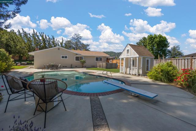 59 Shuey Dr, Moraga CA: https://media.crmls.org/mediaz/4e39b688-2044-4b54-9d45-d8b72ef9725b.jpg