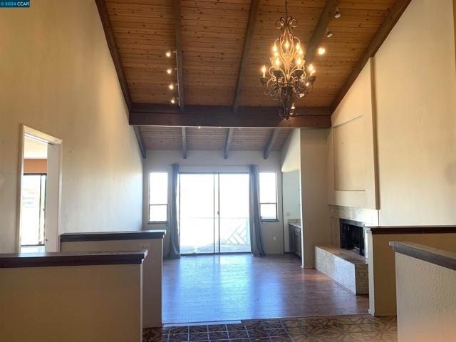 29 Anton Way, Novato CA: https://media.crmls.org/mediaz/4e39ed31-6adf-4d89-a2ed-d6b9580216a3.jpg