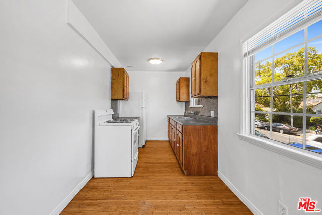 422 S Coronado Street, Los Angeles CA: https://media.crmls.org/mediaz/4e3a85e2-1fd8-4b52-a6ab-b65c277bb4e0.jpg