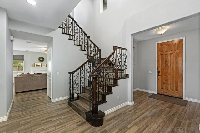 1387 S Creekside Dr, Chula Vista CA: https://media.crmls.org/mediaz/4e3acd95-2d65-428c-a7b5-3abe74c630bb.jpg